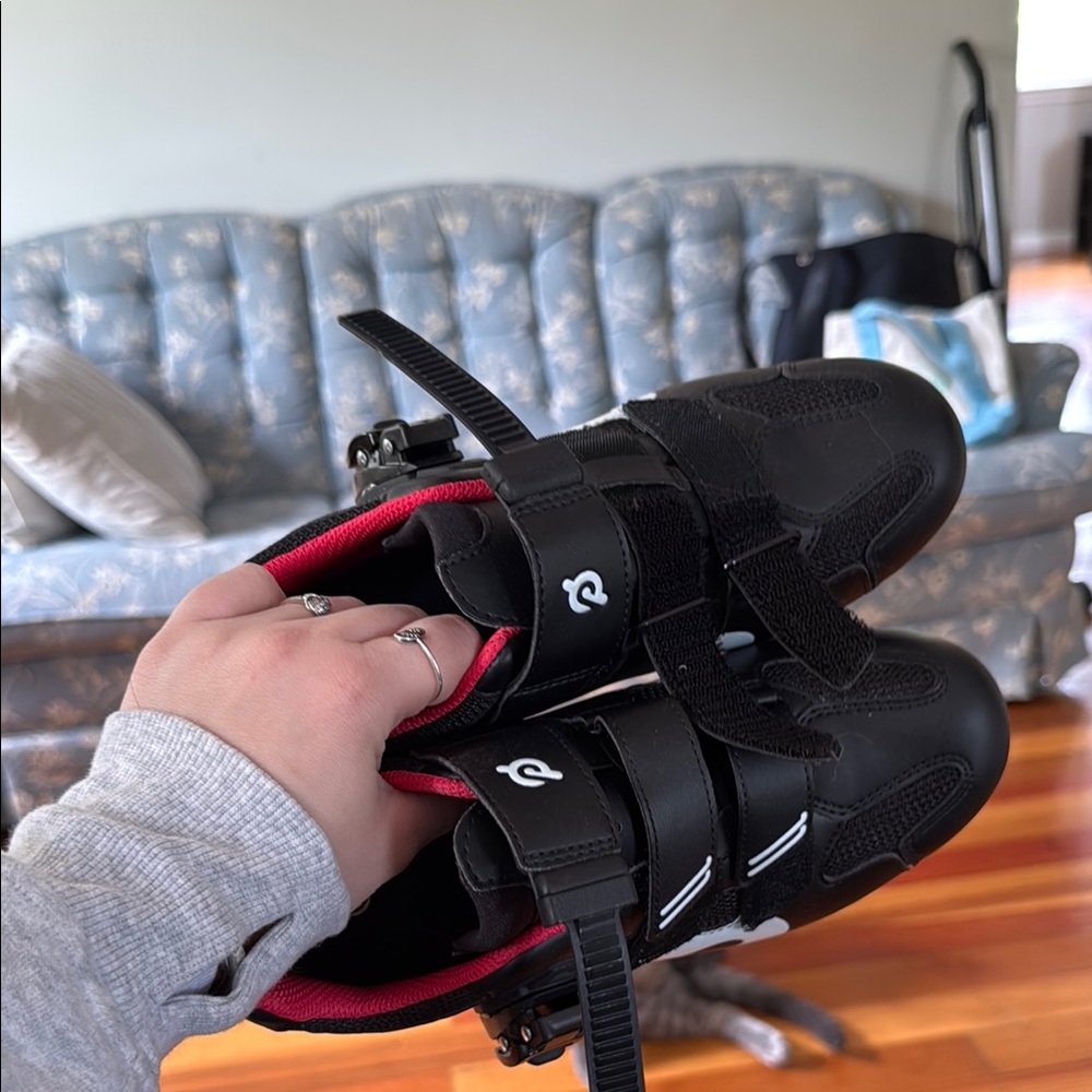Peloton Cycling Shoes - Picture 2 of 4